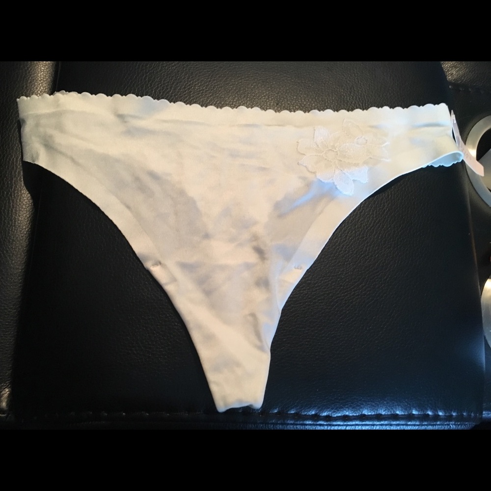 Victoria’s Secret Secret embrace low rise thong